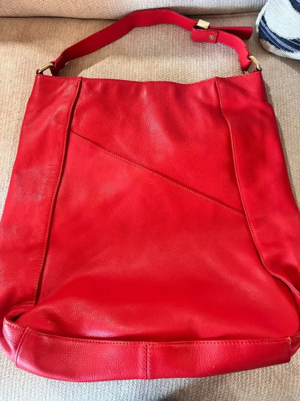 Kelsi Dagger red pebbled